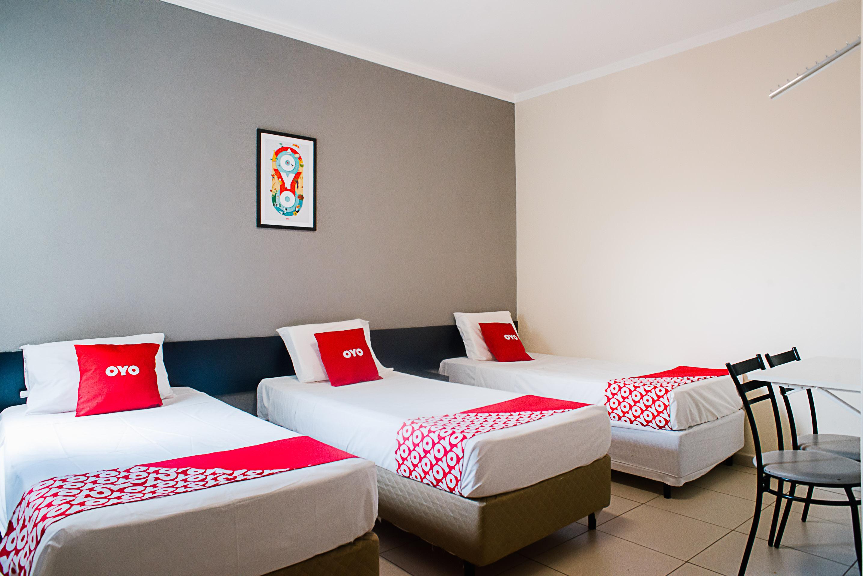 Oyo Cerrado Hotel, Campo Grande Campo Grande  Exterior foto A typical OYO hotel room in Mexico City